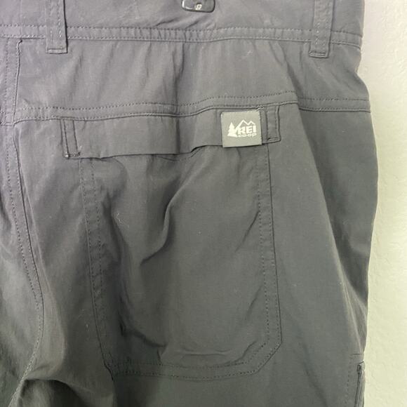 Womens REI co-op Black Relaxed Bermuda Shorts Size 14 Cargo Hiking Utility - Picture 9 of 9